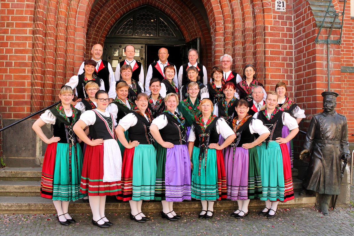 Gruppenfoto der Folkloretanzgruppe Berlin-Köpenick